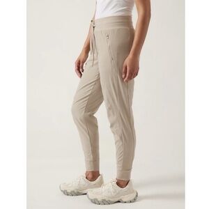Athleta Trekkie North Joggers Ecru Size 10